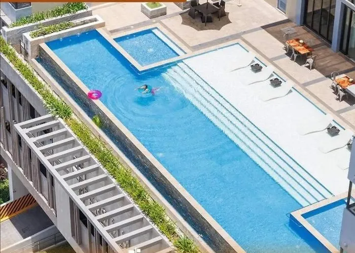 Apartment Pool Level Persimmon W/ Kitchen Unit 615 *