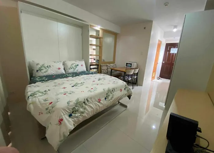 Pool Level Persimmon W/ Kitchen Unit 615 Apartment Cebu